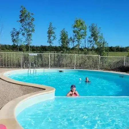 Le Pluvier Des Fougères Villegusien-le-Lac