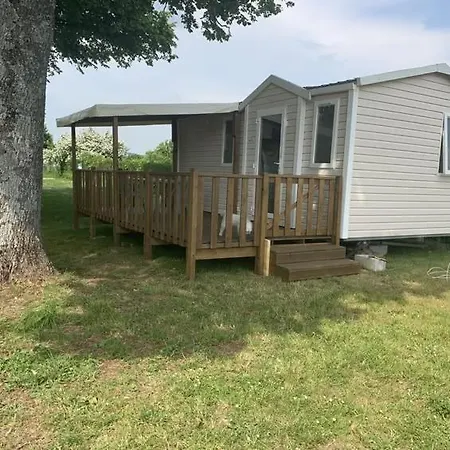 Le Pluvier Des Fougères Villegusien-le-Lac