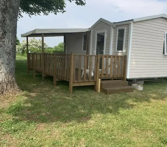 Le Pluvier Des Fougeres Villegusien-le-Lac